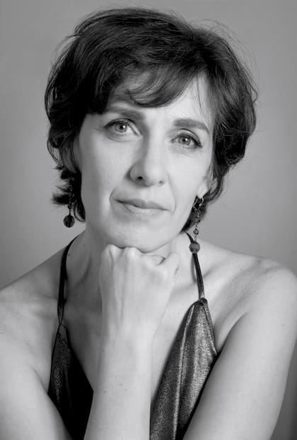 Noemí Frenkel retomó un viejo deseo adolescente y reparte su tiempo entre la actuación y la licenciatura de Artes en la Escritura de UNA, además de escribir poesía y una novela que prevé publicar próximamente