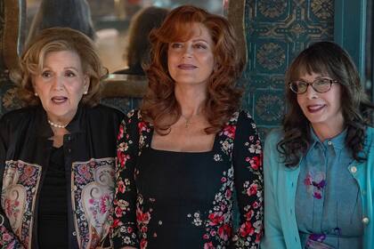 Nonnas. (L-R) Lorraine Bracco como Roberta, Brenda Vaccaro como Antonella, Susan Sarandon como Gia y Talia Shire como Teresa brillan en la película Nonnas. Cr. Jeong Park/Netflix © 2025.