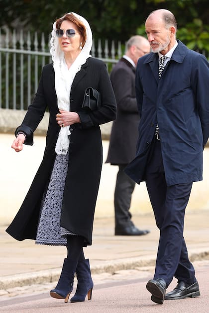 Noor de Jordania y Kyril de Bulgaria entran a la capilla.