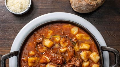 Ñoquis de papa con estofado a leña de La Dorita