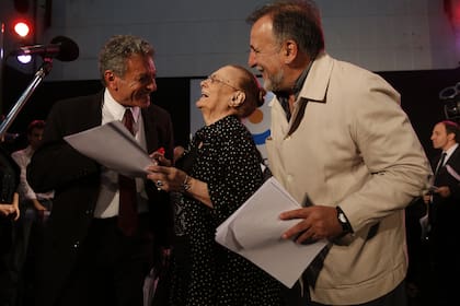 Nora Massi, Daniel Miglioranza y Ruben Stella ensayando Las dos carátulas