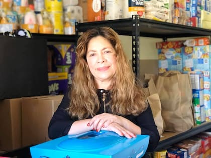 Nora Sándigo es conocida como "la gran madre" por el trabajo que realiza para cuidar a los hijos de los migrantes detenidos por el ICE (Facebook/Nora Sandigo Children Foundation)