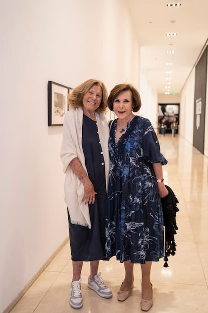 Norah Garfunkel de Hojman, vicepresidenta de Fundación Malba recibe a Norma Buhar.