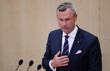 Norbert Hofer, flamante líder del partido ultraderechista FPÄ, fundamenta el voto contra la continuidad de Kurz al frente del gobierno
