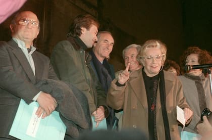 Norberto La Porta, Gustavo Béliz y Fernando de la Rúa, tres candidatos a intendentes porteños, junto a Alejandra Boero