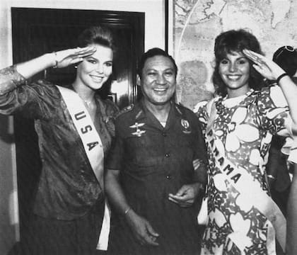 Noriega, durante un concurso de belleza en Panamá en 1986