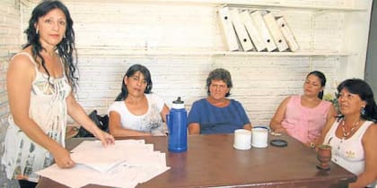 Norma Castaño (izq.), junto con sus colaboradoras en la fundación
