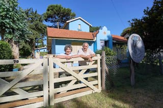 La casa pionera en Valeria del Mar que apuesta por las reuniones y la creación permanente
