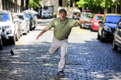 "Mientras no se solucione el desarrollo tecnológico, vamos a estar sometidos a la vida sin amor", afirma Norman Briski