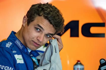 A los 6 años Lando Norris recibió un karting de regalo y desde entonces entendió que el deporte motor sería su pasión; a la edad de 14 ganó el campeonato mundial de karts de la FIA y quebró la marca que había registrado Lewis Hamilton