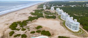Los precios de los departamentos y lotes que se venden en Pinamar, Cariló y en Costa Esmeralda