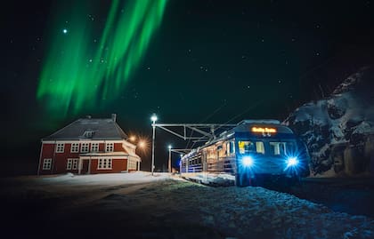 Noruega fascina por su extraordinaria naturaleza, como el fenómeno de las auroras boreales.