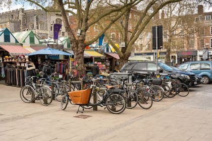 Norwich redujo los desplazamientos en coche en casi un 20 % con su plan de viajes al lugar de trabajo, que incluye el cambio del coche por el aparcamiento de bicicletas