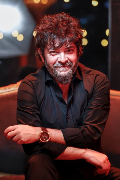 "Nos conocimos por Instagram. Hay una diferencia de edad, pero Tamara es muy madura. La conocí cuando tenía 23 años y ya era mamá de Uriel; quizá eso la hizo madurar más rápido. Hay algo que funciona, que nada es forzado", asegura Rago sobre su pareja