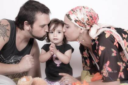 “Nos dijeron que podía haber secuelas. Fue un embarazo cargado de emociones y muchas veces de miedo. Porque cada aplicación de quimio que me daba, ella dejaba de patear. A veces, algunas horas, a veces eran días. Fue angustiante”.