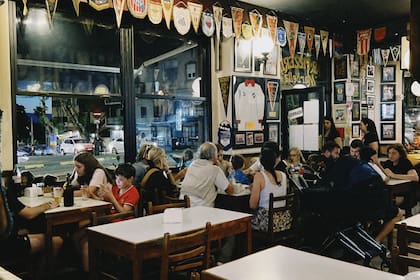 “Nosotros comemos pizza más finita y rectangular. A caballo también, que sería pizza con fainá, solo con salsa, sin queso. Tenemos gustos raros”, dice Cardaccio
