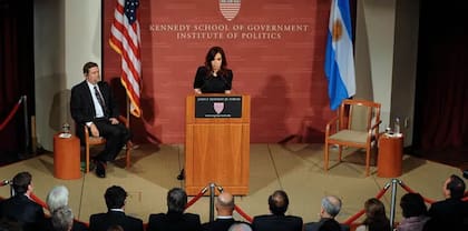 "Nosotros teníamos y tengo una determinada posición económica producto de que he trabajado toda mi vida y he sido una muy exitosa abogada. Ahora soy una exitosa presidenta también", dijo Cristina, al ser consultada sobre su patrimonio personal