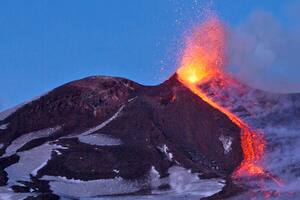 En fotos: la erupción del volcán Etna provocó más de mil temblores en Italia