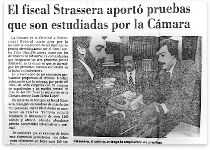 Nota de LA NACION sobre la entrega de pruebas de la fiscalía durante el Juicio a las Juntas.