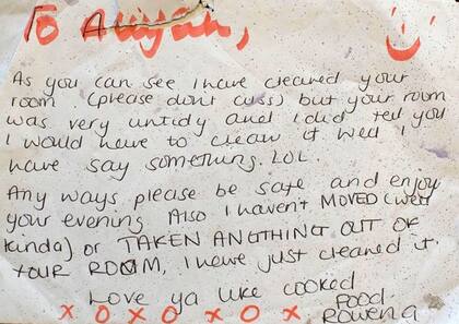 Nota de Rowena a Aliyah, donde le dice que limpió su cuarto porque estaba muy desordenado