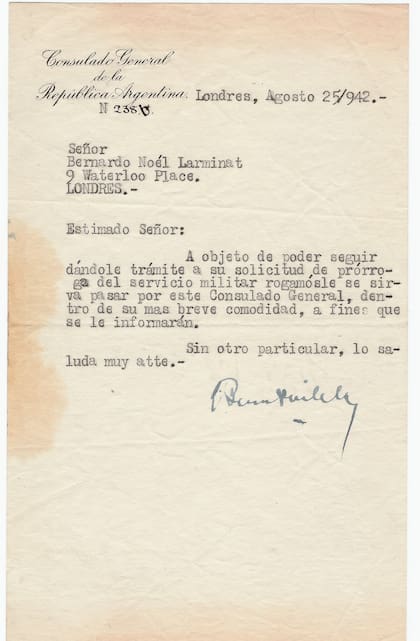 Nota del Consulado Argentino en Londres emitida el 25 de agosto de 1942 que arribo a Egipto poco antes de comenzar la segunda batalla de El Alamein contra las fuerzas alemanas en octubre de 1942. (Archivo Claudio Meunier).