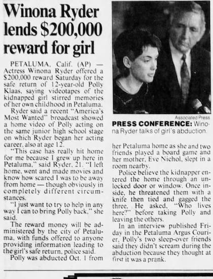 Nota del Reno Gazette donde anuncia que Winona Ryder ofrece una recompensa de $200.000 dóalres por información sobre Polly Klaas