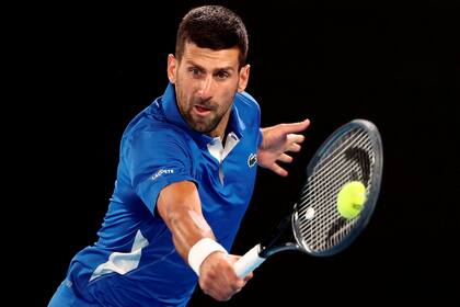 Novak Djokovic avanzó a la tercera ronda con alguna dificultad: busca su 11° trofeo en Melbourne