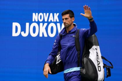 Novak Djokovic, cuestionado por la decisión de viajar a Australia con una exención por no cumplir los protocolos de vacunación