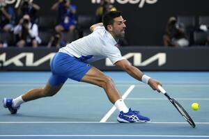 El ataque de furia de Djokovic con su equipo y el envión hacia la undécima semifinal en Australia