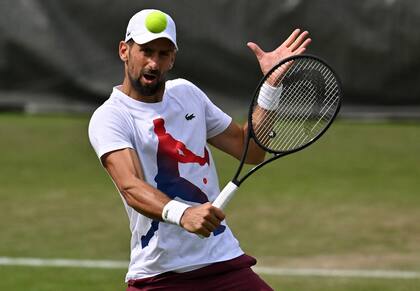 Novak Djokovic, durante uno de los entrenamientos en el All England Lawn Tennis & Croquet Club 