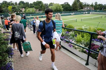 Novak Djokovic recorre las canchas auxiliares de All England