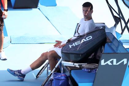 Novak Djokovic se entrenó en el Rod Laver Arena donde buscará ganar su vigesimoprimer Gran Slam