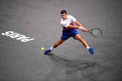 Novak Djokovic tuvo un exigente duelo contra Marton Fucsovics durante su reaparición en el Masters 1000 de París-Bercy