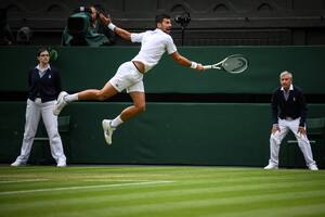Djokovic hace magia: vuela a las semifinales de Wimbledon con elasticidad y datos sorprendentes