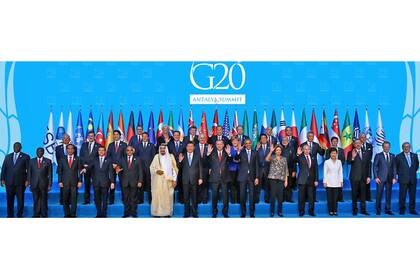 La tradicional foto entre todos los líderes que participaron en 2015 de la Cumbre del G-20 en ciudad turca de Antalya 