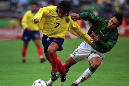 Noviembre de 1996, en acción con la selección de Colombia, ante Bolivia