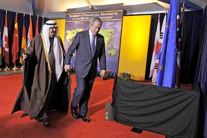 Abdullah bin Abdul Aziz, el ex monarca saudita, con el expresidente George W. Bush 