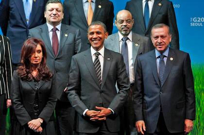 Obama, Cristina Kirchner y el presidente turco Tayyip Erdogan en medio de una sesion de fotos en Corea del Sur