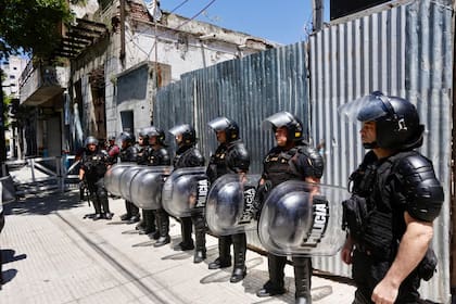 Noviembre de 2025: el momento en el que la Policía de la Ciudad desocupó el terreno del IVC que estuvo usurpado por más de veinte años.