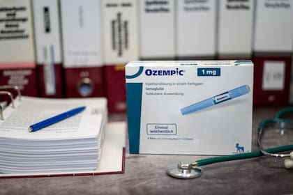 Novo Nordisk, la compañía que fabrica Ozempic, no vende la semaglutida para la elaboración de fórmulas magistrales y no existe ninguna forma genérica del medicamento aprobada por la FDA