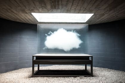 “Nube”, vidrio grabado, de Leandro Erlich, una de las últimas obras en incorporarse al parque.