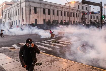 Nubes de gases lacrimógenos en el centro de Lima