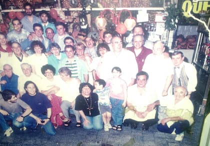 Nucho, el rey de la molleja con la familia, ya son 4 generaciones al frente del negocio