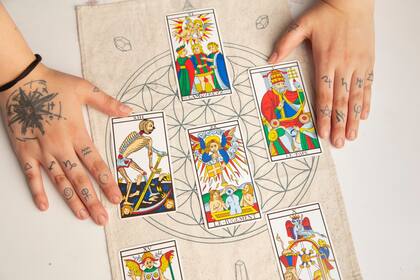 “Nuestro rol es traer de vuelta a esas mujeres llenas de conocimiento que murieron por la ignorancia y el miedo de una sociedad medieval y cerrada”, afirma Duque