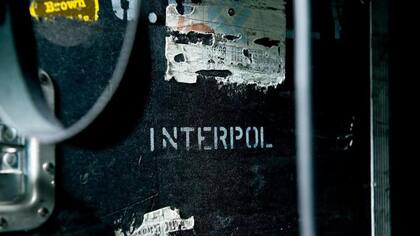 "Nuestro trabajo también se trata de restaurar la dignidad de las víctimas y dar voz a los afectados por la tragedia", dijo Interpol