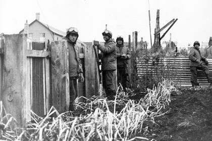 Soldados argentinos en Malvinas, en Puerto Argentino