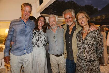 Nueva apertura Punta del Este:
Patricio Supervielle, Marina Perez Alati, Diego Félix San Martín, Enrique Bruchou y Ana Luisa Behrens de Bruchou