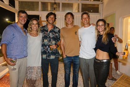 Nueva apertura Punta del Este:
Santiago Corral San Martín, Fatima Caballero, Alejandro Ray, Juan Zarattini, Julio Benegas y Josefina Vázquez Caputo