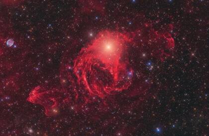 Nueva clase de nebulosas galácticas en torno a la estrella YY Hya - Ganadora de la categoría Estrellas y Nebulosas