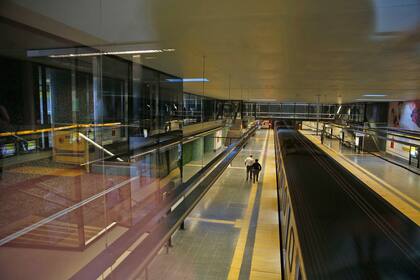 La línea que corre bajo el eje de las avenidas Jujuy y Pueyrredón, entre Parque Patricios y Recoleta, tiene desde hoy 8,2 kilómetros